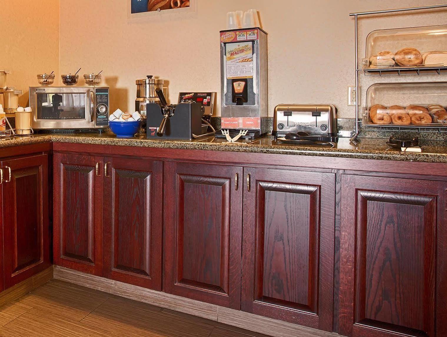 Hotel Western Executive St. Marys